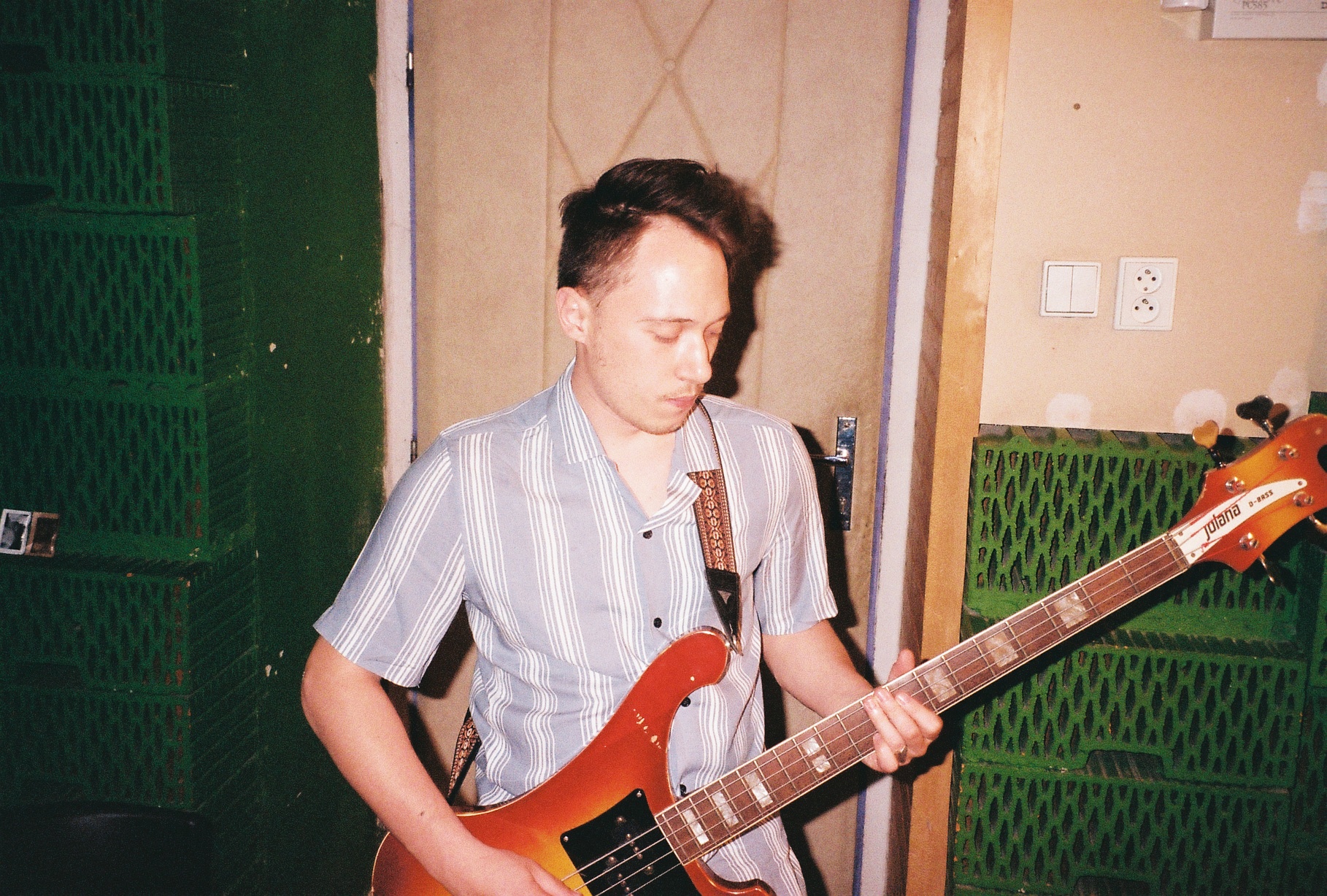 Bass player live